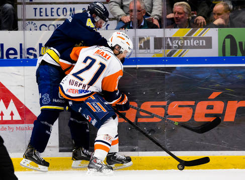 s Marcus Nilson mot Växjös Cory Murphy