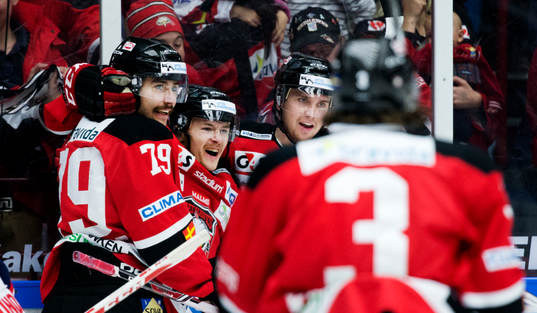 Malmö Redhawks Ludvig Rensfeldt och Nicklas Jadeland jublar