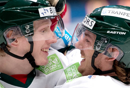 Frölundas Sebastian Collberg och John Klingberg jublar