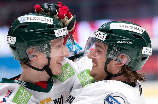 Frölundas Sebastian Collberg och John Klingberg jublar