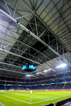 Taket öppnas på Friends Arena innan playoff-matchen i