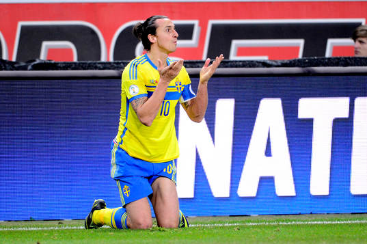 Sveriges Zlatan Ibrahimovic gestikulerar