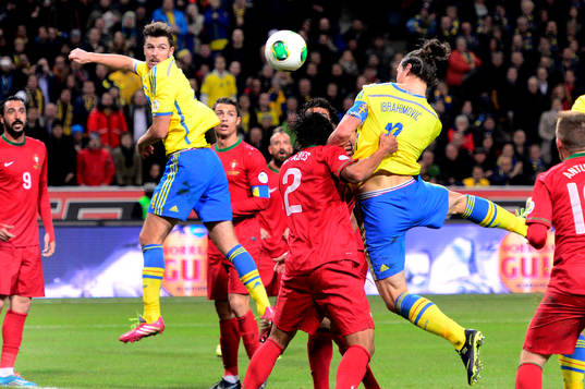 Sveriges Zlatan Ibrahimovic nickar in 1-1