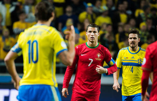 Zlatan Ibrahimovic vänd mot Cristiano Ronaldo
