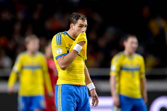 Sveriges Johan Elmander deppar