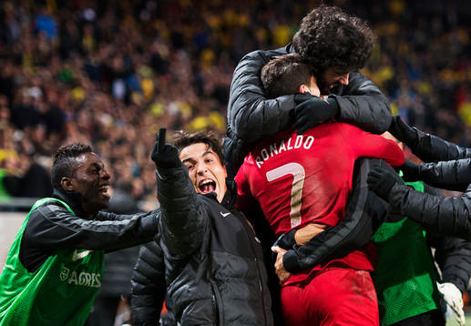 Portugals Josué ger fingret åt