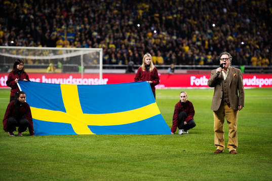 Tommy Körberg sjunger