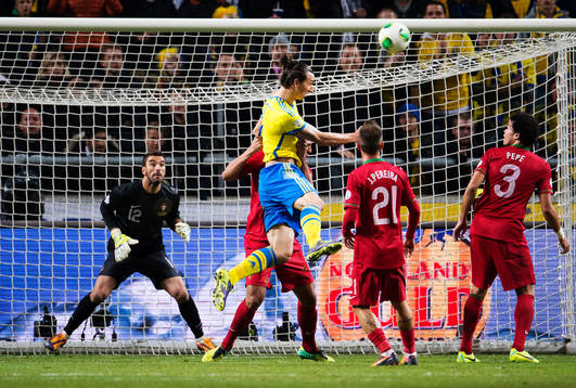 Sveriges Zlatan Ibrahimovic nickar in 1-1