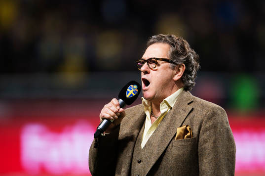 Tommy Körberg sjunger