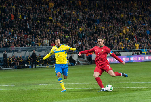 Portugals Cristiano Ronaldo gör 0-1 i playoff-matchen i