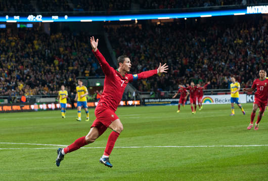 Portugals Cristiano Ronaldo gör 0-1 i playoff-matchen i