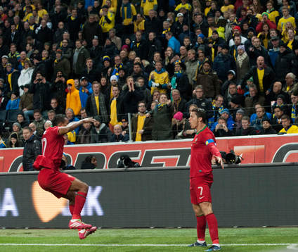 Portugals Cristiano Ronaldo gör 0-1 i playoff-matchen i