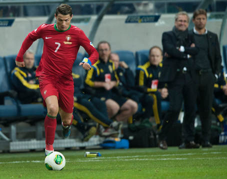 Portugals Cristiano Ronaldo framför Sveriges