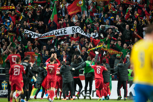 Slutsignal och Portugal jublar och tackar sina supporters