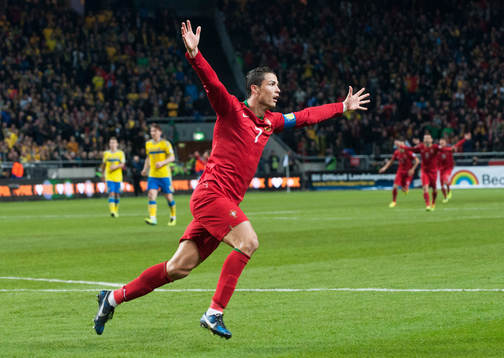 Portugals Cristiano Ronaldo gör 0-1 i playoff-matchen i