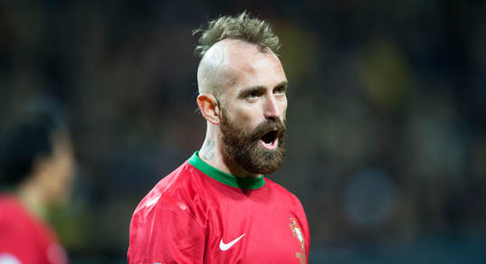 Portugals Raul Meireles i VM-kvalet mellan Sverige och
