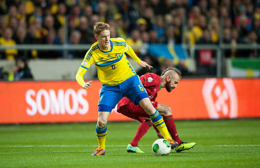 Sveriges Rasmus Elm och Portugals Raul Meireles i VM-kvalet