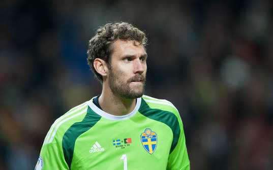 Sveriges Andreas Isaksson i VM-kvalet mellan Sverige och