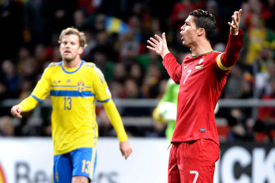 Portugals Cristiano Ronaldo gestikulerar