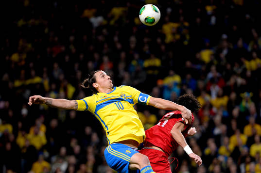 Sveriges Zlatan Ibrahimovic i nickduell med Portugals Pepe