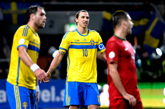 Sveriges Zlatan Ibrahimovic gestikulerar
