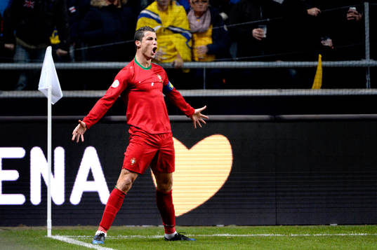 Portugals Cristiano Ronaldo jublar