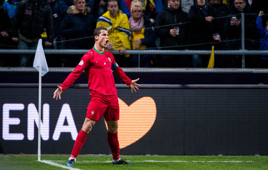 Portugals Cristiano Ronaldo jublar
