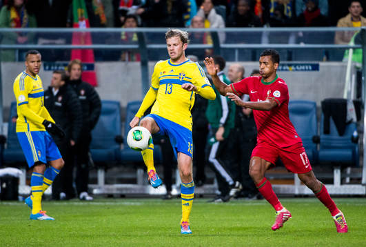 Sveriges Mikael Antonsson och Portugals Nani