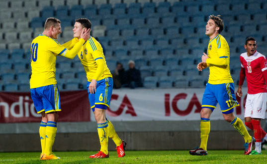 Sveriges John Guidetti och Viktor Claesson jublar