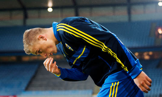 Sveriges John Guidetti gör korstecken innan