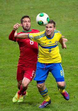 Sveriges Anders Svensson och Portugals Joâo Moutinho