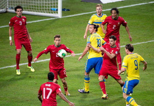 Sveriges Zlatan Ibrahimovic oroar i Portugals straffområde