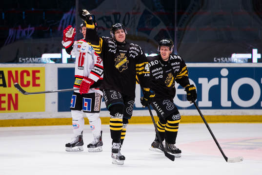 s Teemu Ramstedt jublar