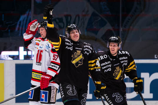 s Teemu Ramstedt jublar