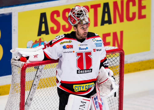 Örebros målvakt Tim Sandberg deppar
