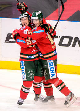 Frölundas Mats Rosseli Olsen och Alexander Wennerberg firar