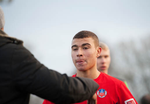 Helsingborgs Jordan Larsson får en kram av pappa Henrik