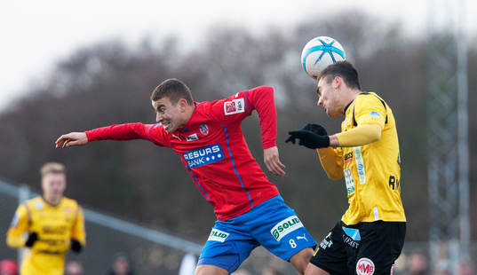 Helsingborgs Jordan Larsson och Mjällbys Andreas Blomqvist