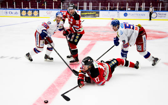 Malmö Redhawks Nicklas Jadeland och Björn Svensson driver