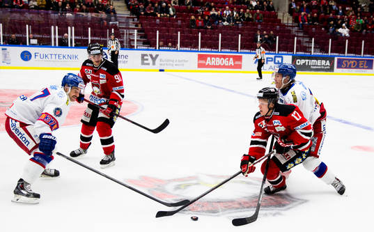 Malmö Redhawks Nicklas Jadeland och Björn Svensson driver