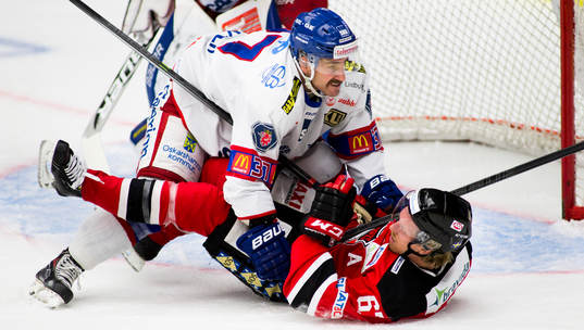 Oskarshamns Russel Moyer brottar ner Malmö Redhawks Tobias