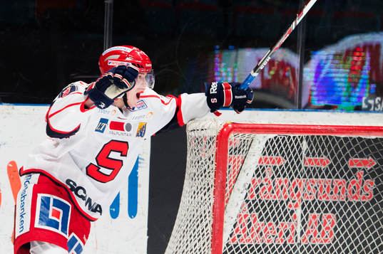 Jesper Frödén jublar