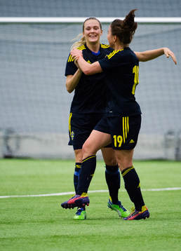 Magdalena Eriksson och Antonia Göransson jublar