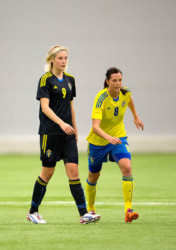 Lina Hurtig och Lotta Schelin, Sverige