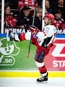 Almtunas Tobias Hage jublar