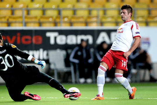 Salzburgs Valon Berisha har målchans