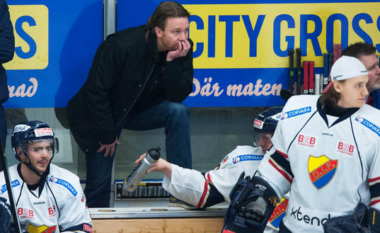 Djurgårdens Challe Berglund deppar  i ishockeymatchen i