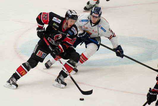Karlskronas Alexander Bergström i ishockeymatchen i