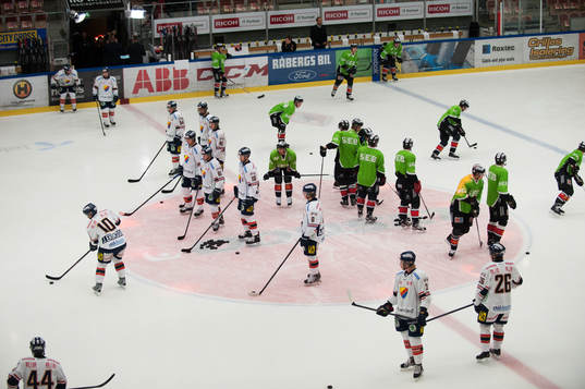 Uppvärmning  före matchen i ishockeyallsvenskan mellan