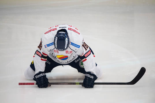 Uppvärmning  i ishockeymatchen i allsvenskan mellan